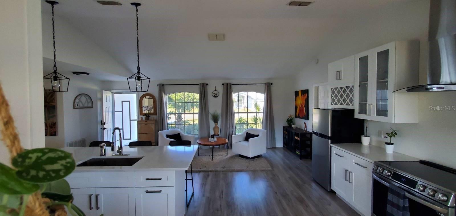 896 HUNTERS CREEK DRIVE