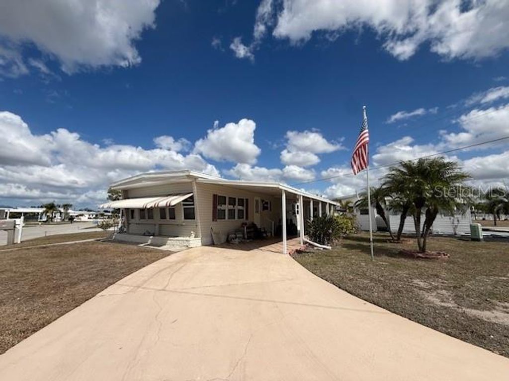 Photo of 5104 Oakland Hills Avenue, Sarasota, FL 34234 (MLS # A4684984)