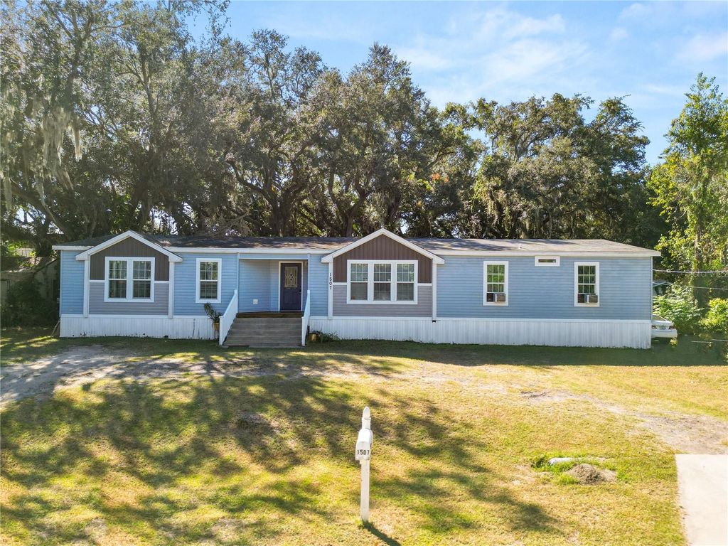 Photo of 1507 Belmont Woods Drive, Mulberry, FL 33860 (MLS # L4956888)