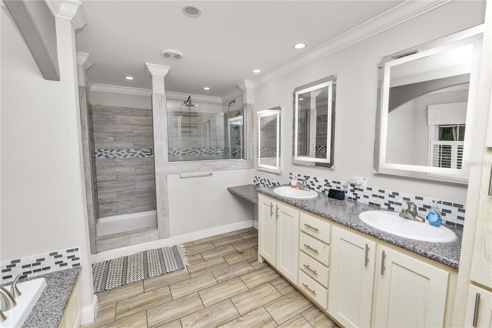 BELMONT WOODS - Residential