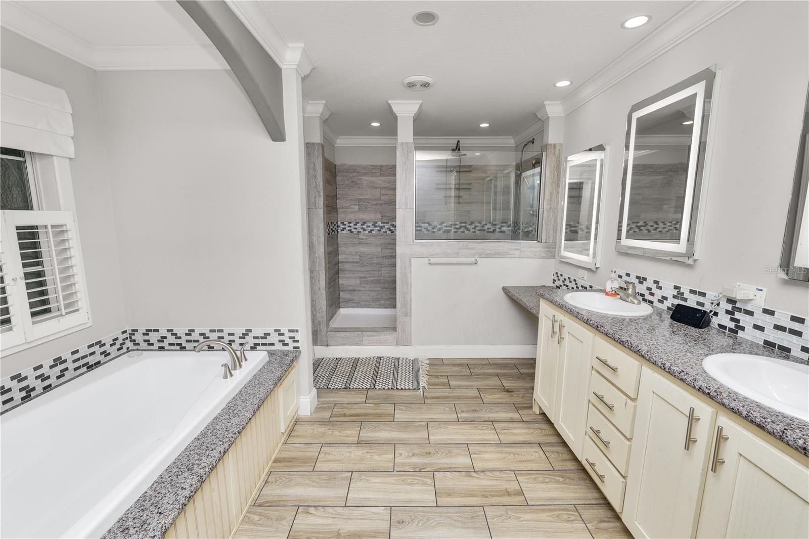 BELMONT WOODS - Residential