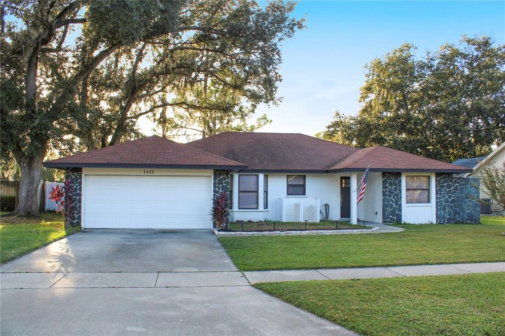 Photo of 1413 Sandalwood Drive, Plant City, FL 33563 (MLS # L4955942)