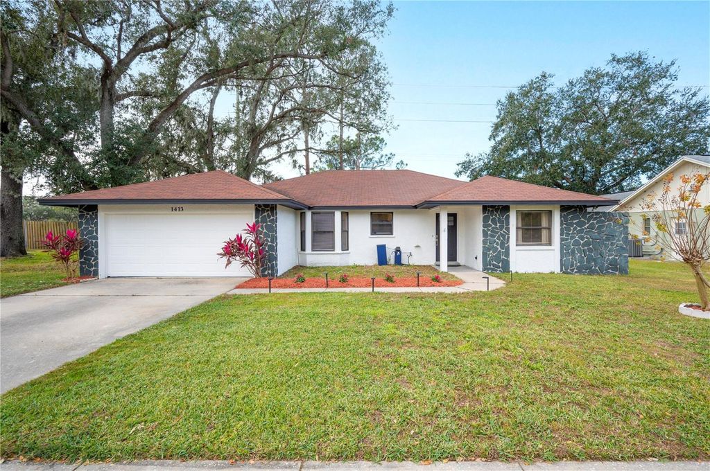 Photo of 1413 Sandalwood Drive, Plant City, FL 33563 (MLS # L4955942)