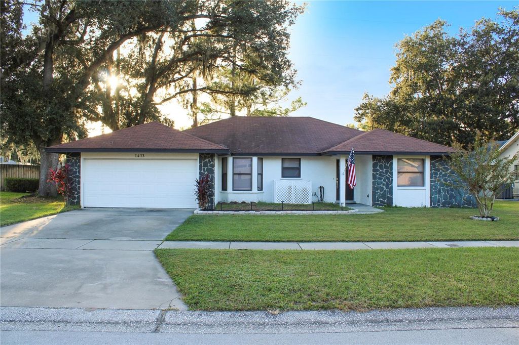 Photo of 1413 Sandalwood Drive, Plant City, FL 33563 (MLS # L4955942)