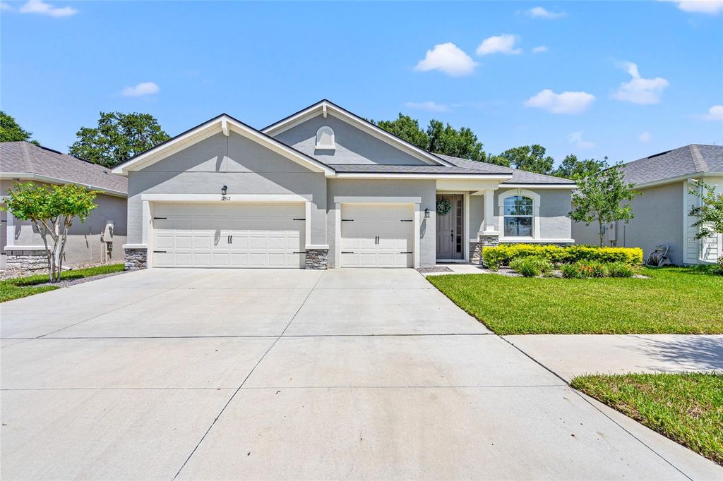 Photo of 2512 VALLEY SUNSET LANE, VALRICO, FL 33594 (MLS # T3467809)