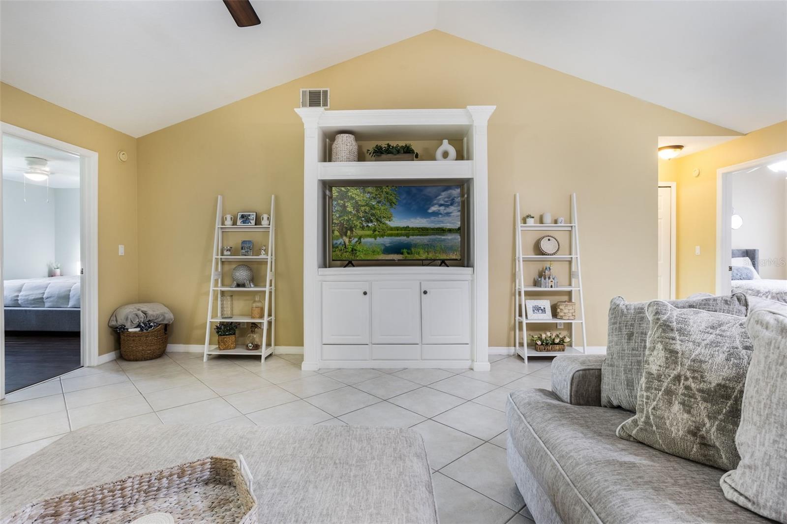 TOWNHOMES OF VILLAGE GREEN - Residential