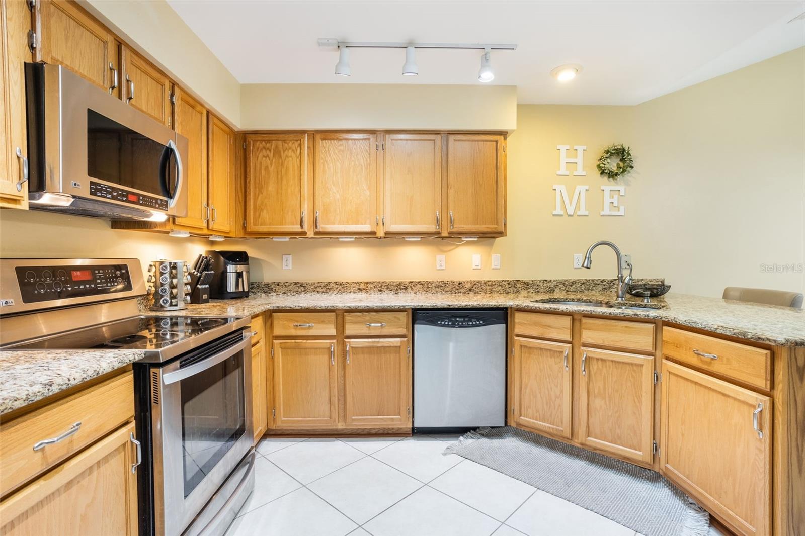 TOWNHOMES OF VILLAGE GREEN - Residential