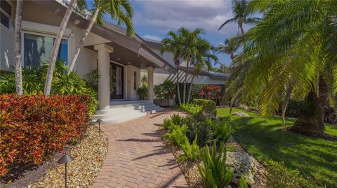 A home in LONGBOAT KEY