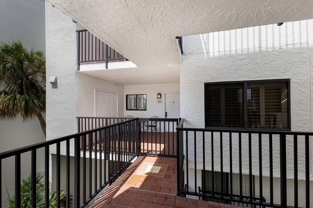 Photo of 1445 Gulf Of Mexico Drive #304, Longboat Key, FL 34228 (MLS # A4663026)