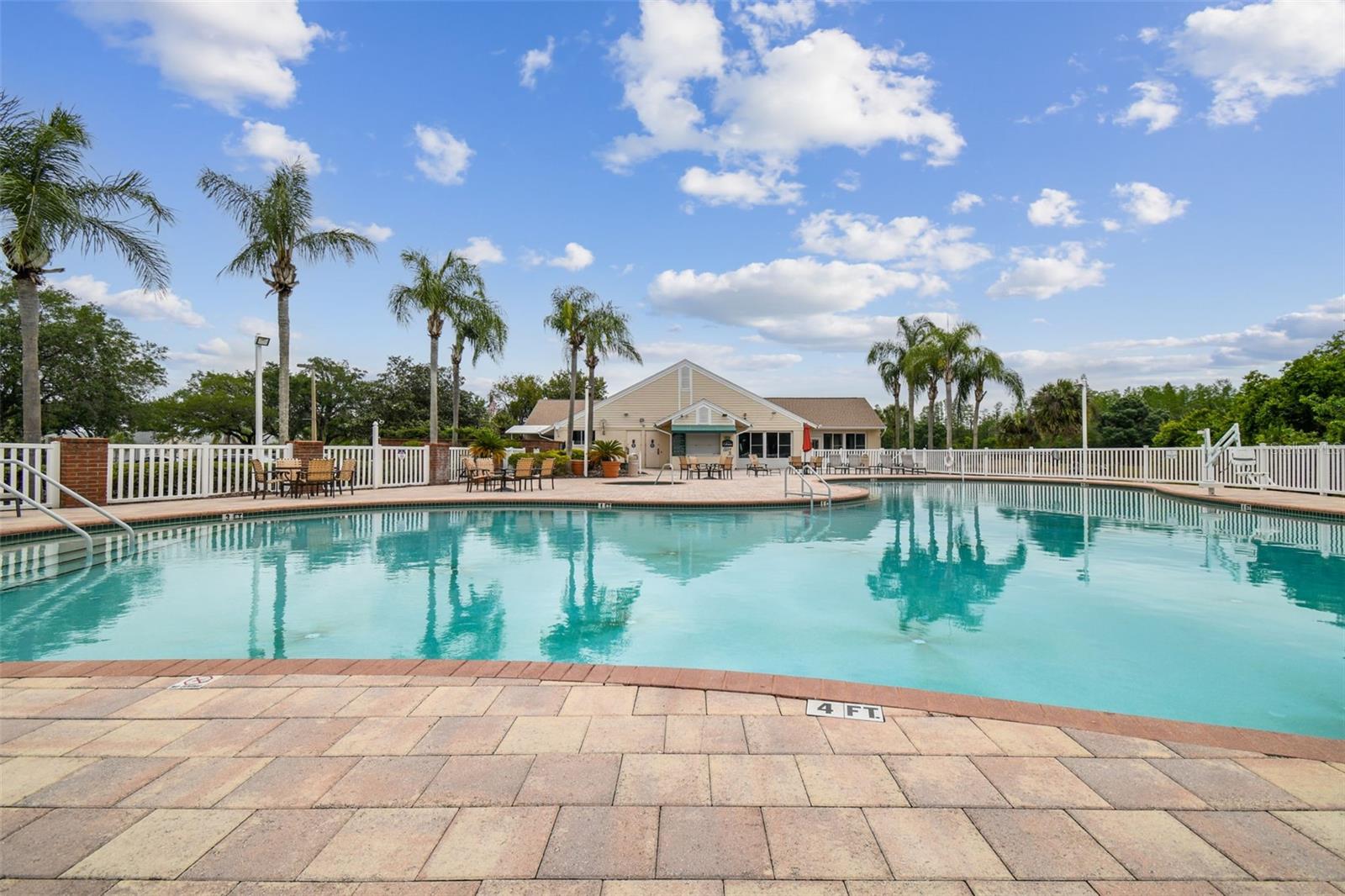 GROVES PH 02 CLUB VILLAS - Residential