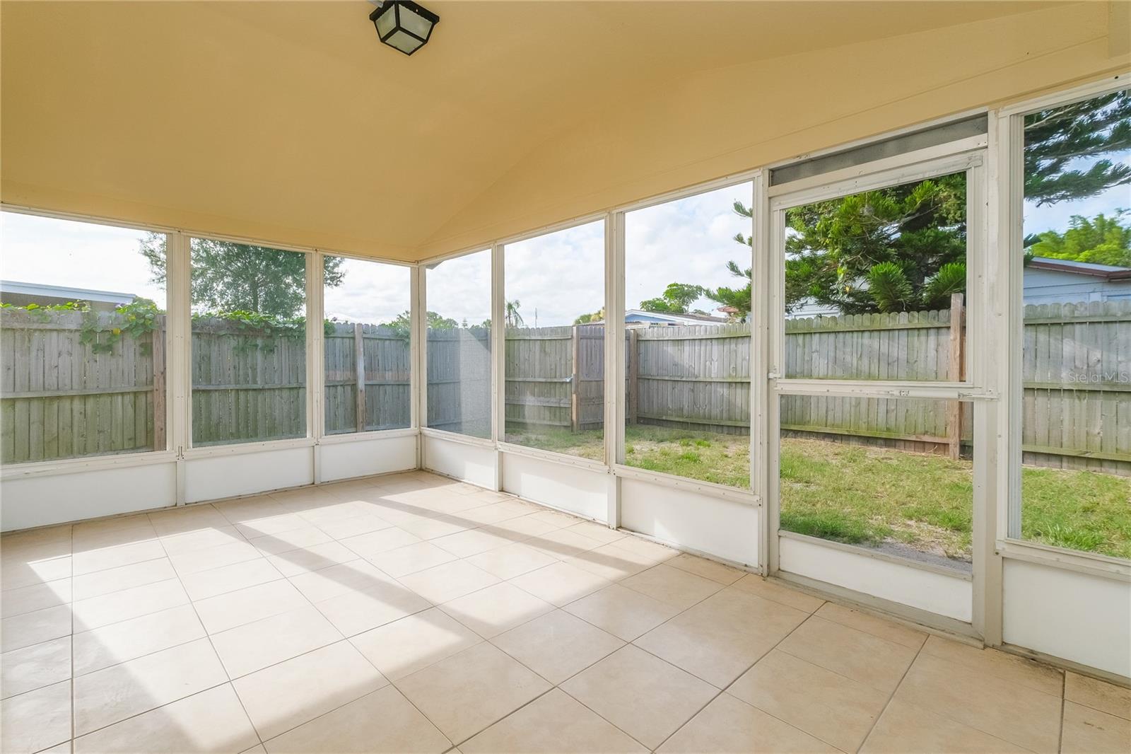 HOLIDAY LAKE ESTATES - Residential Lease