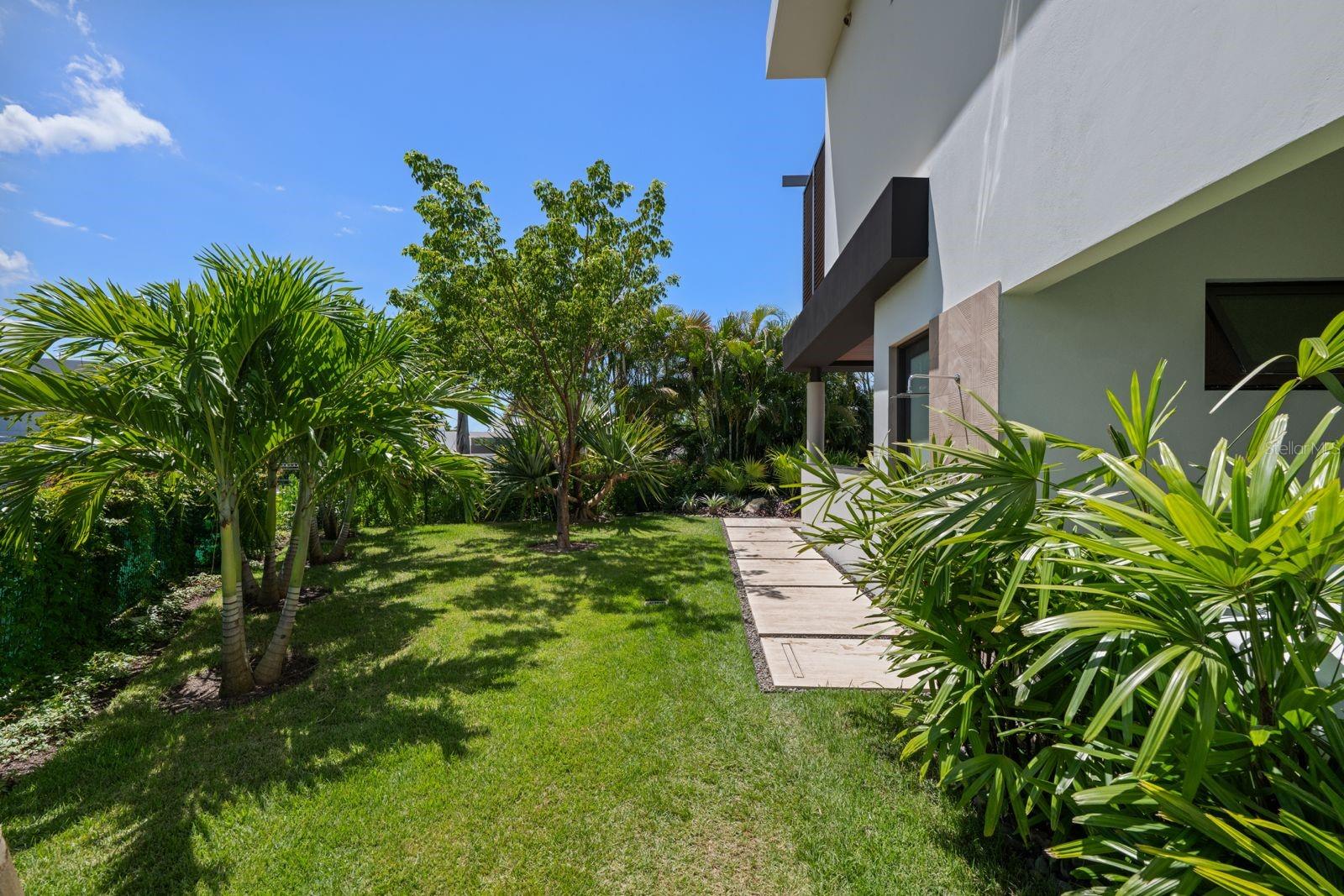 DORADO COUNTRY ESTATES - Residential