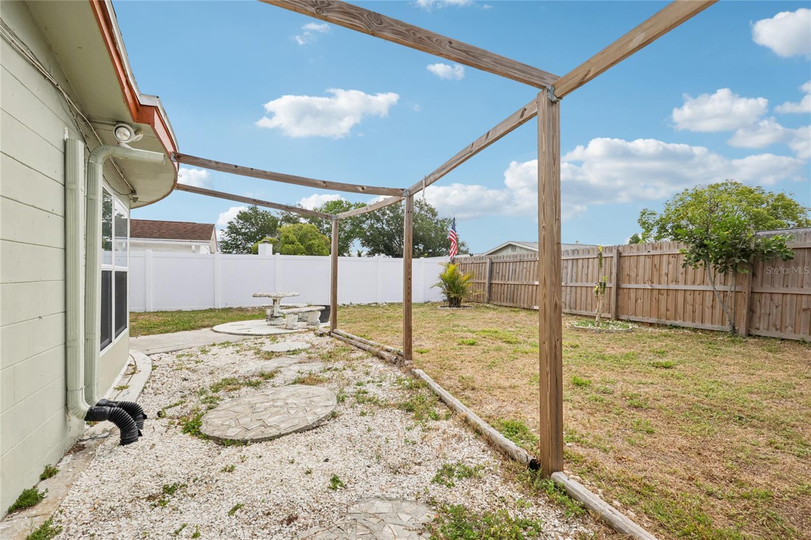 ALOHA GARDENS - Residential