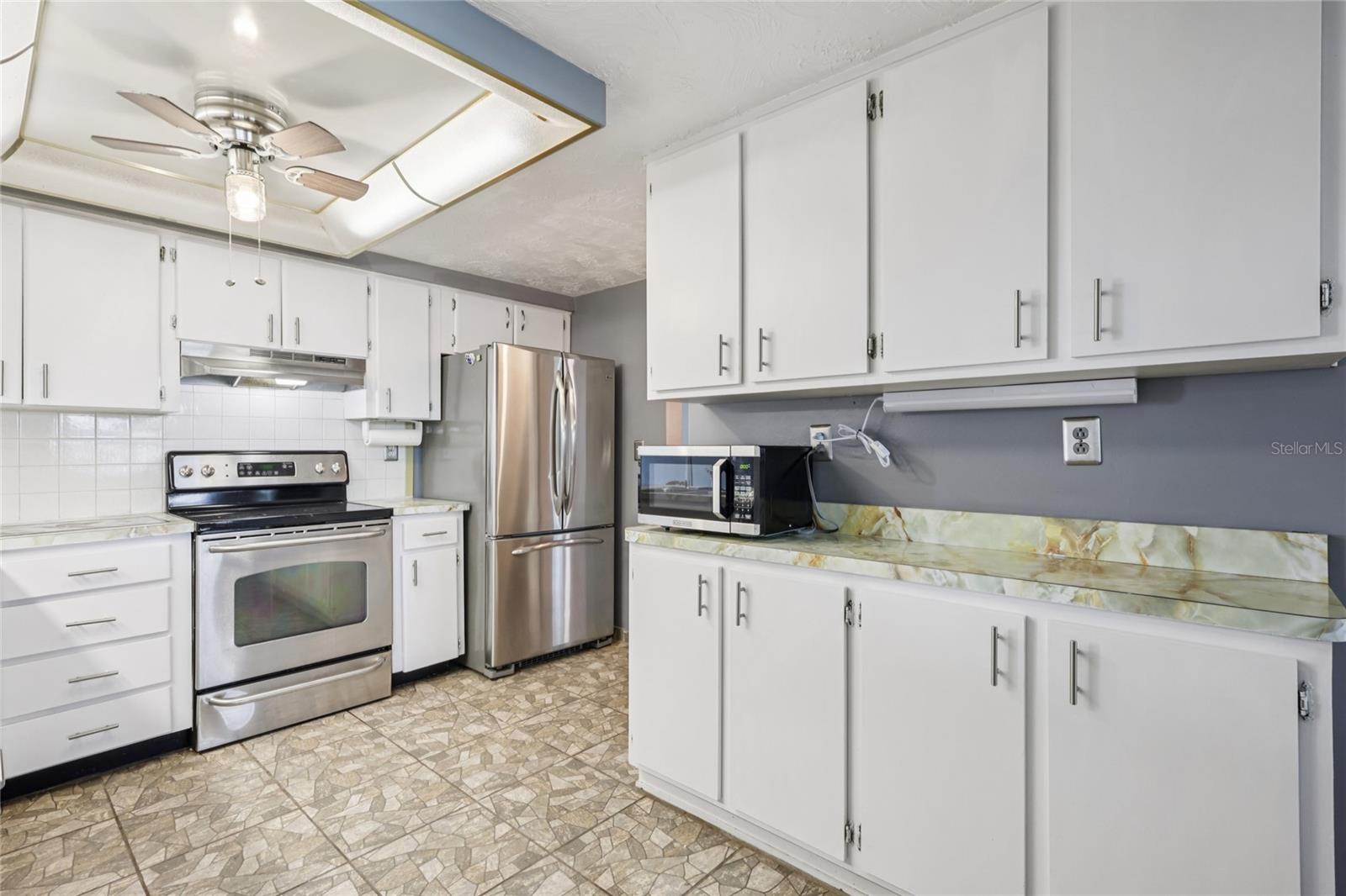 ALOHA GARDENS - Residential