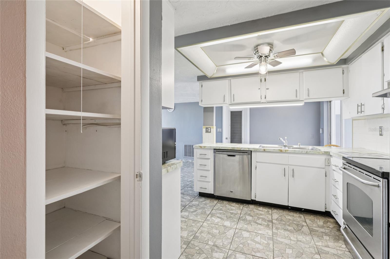 ALOHA GARDENS - Residential