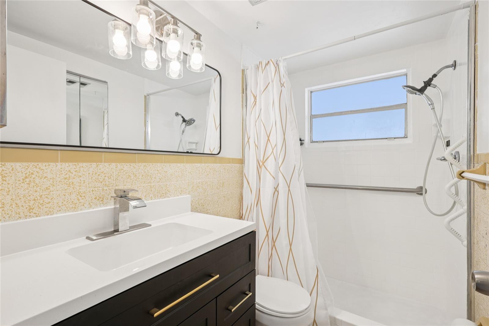 ALOHA GARDENS - Residential