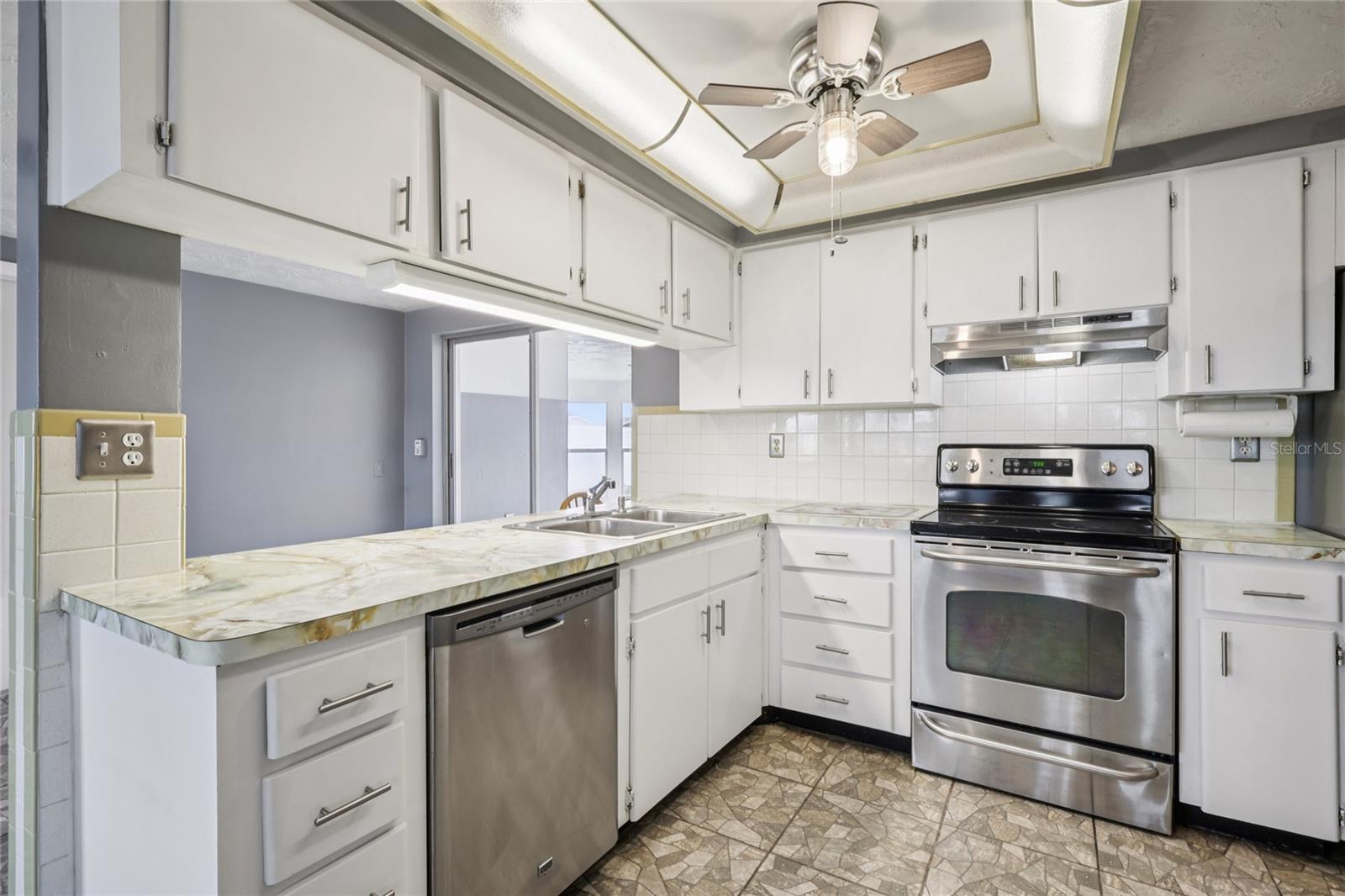 ALOHA GARDENS - Residential