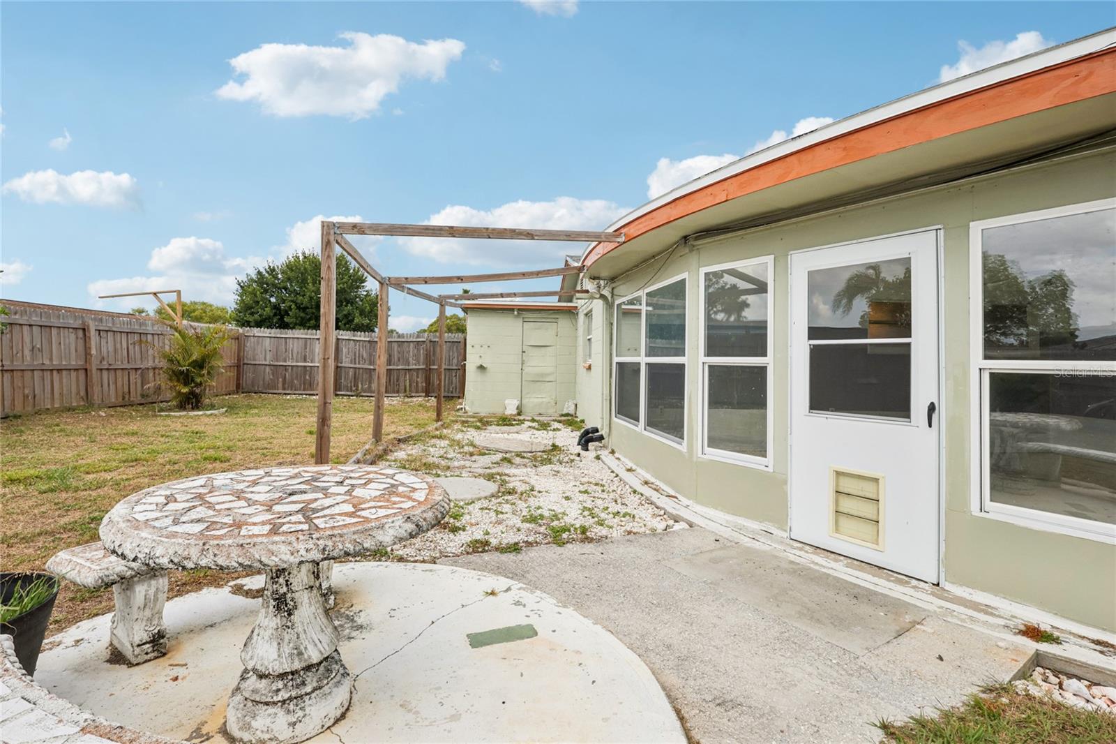 ALOHA GARDENS - Residential