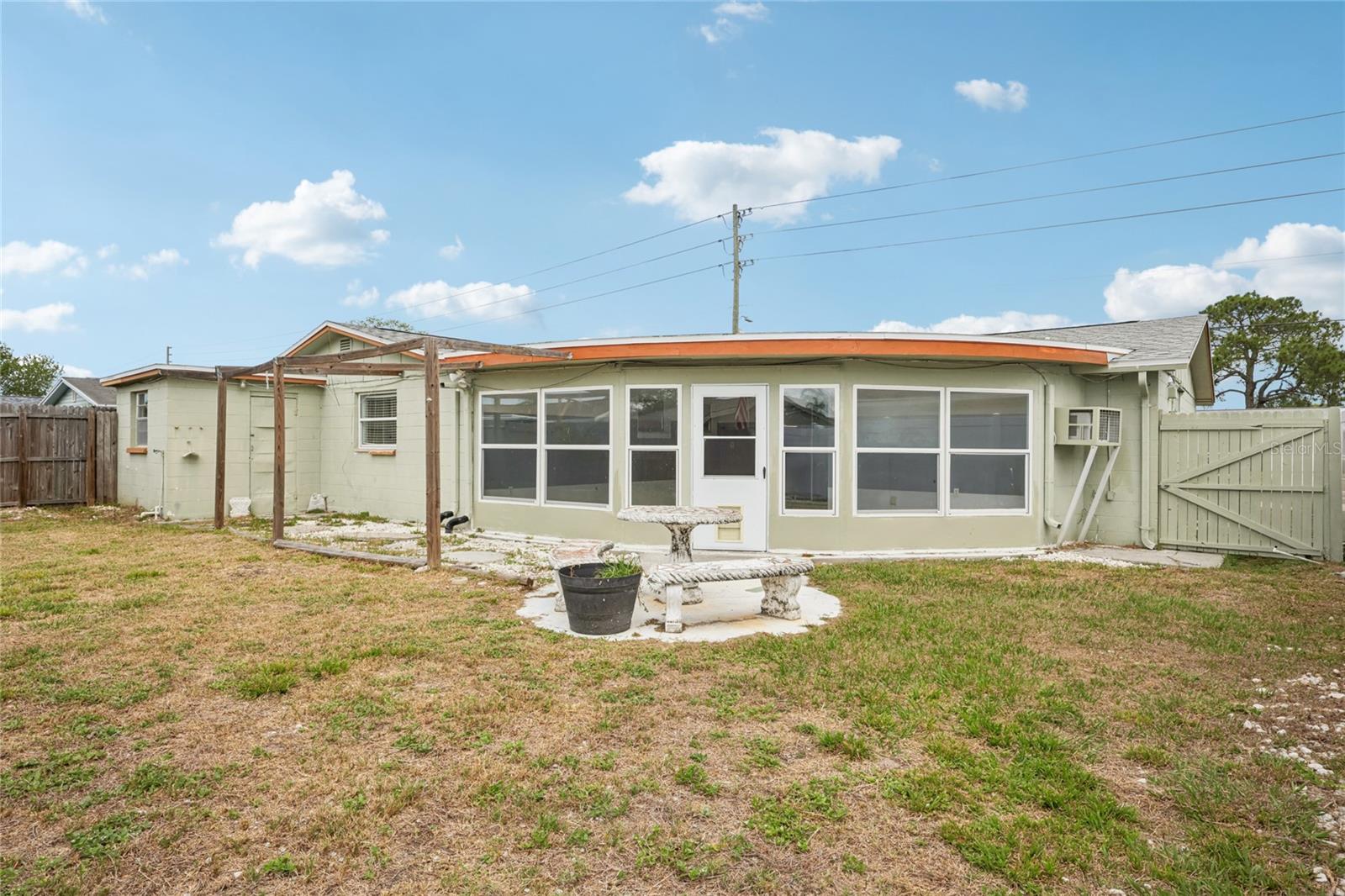 ALOHA GARDENS - Residential