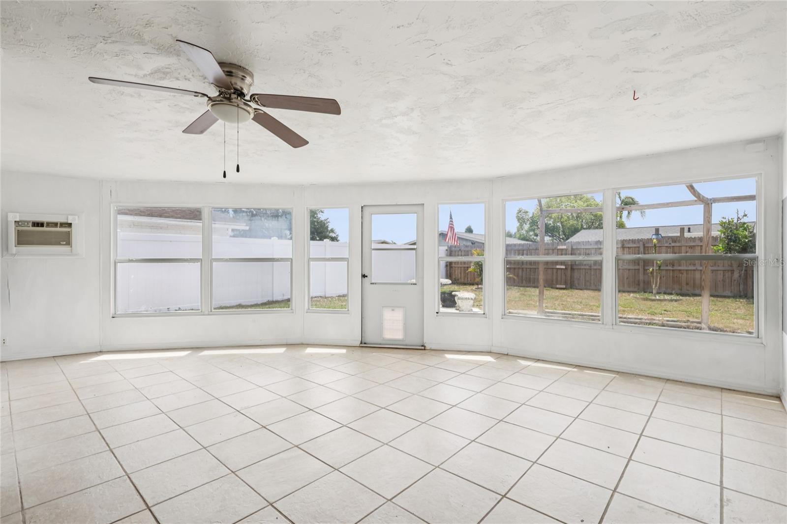 ALOHA GARDENS - Residential