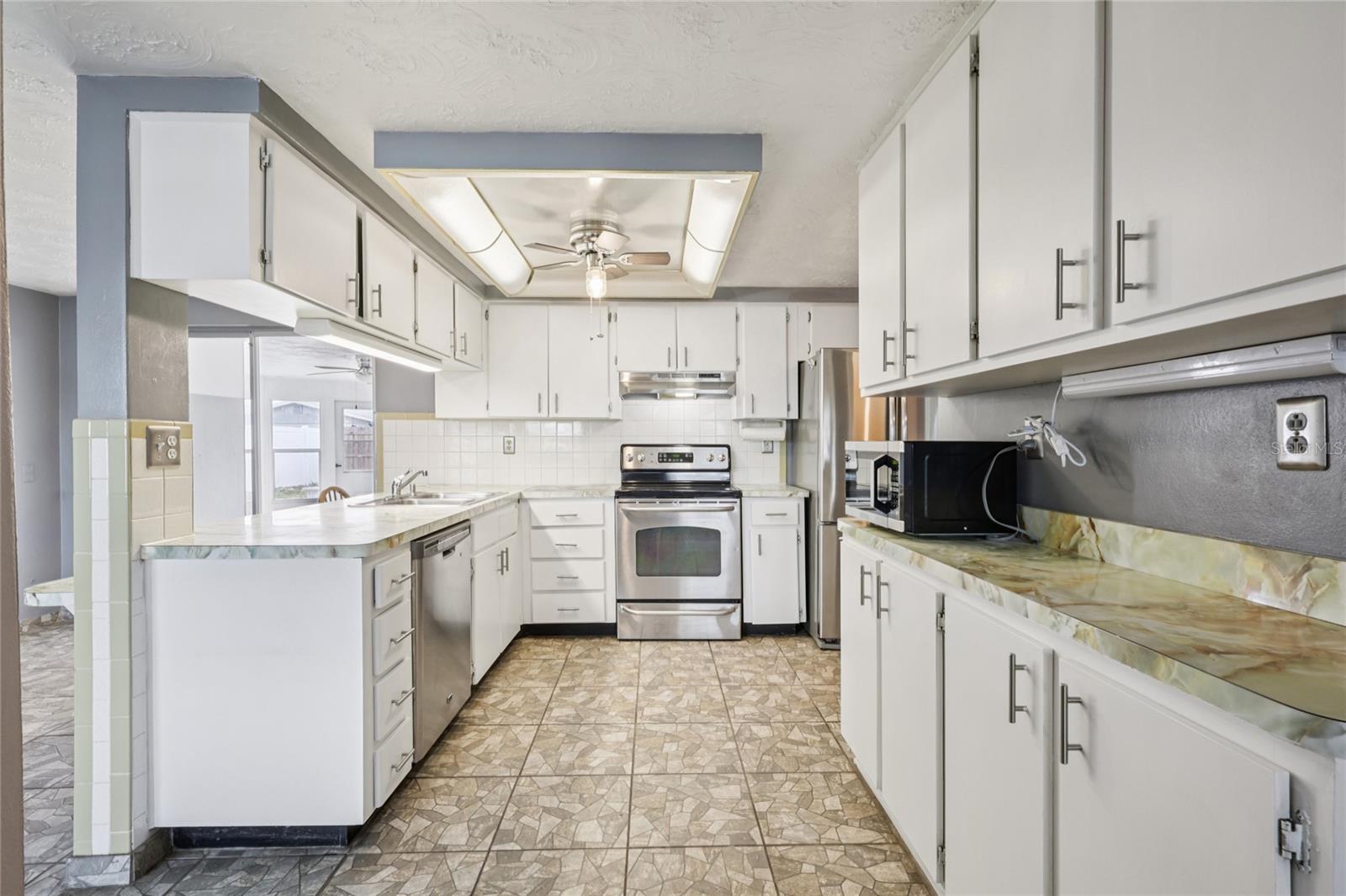 ALOHA GARDENS - Residential