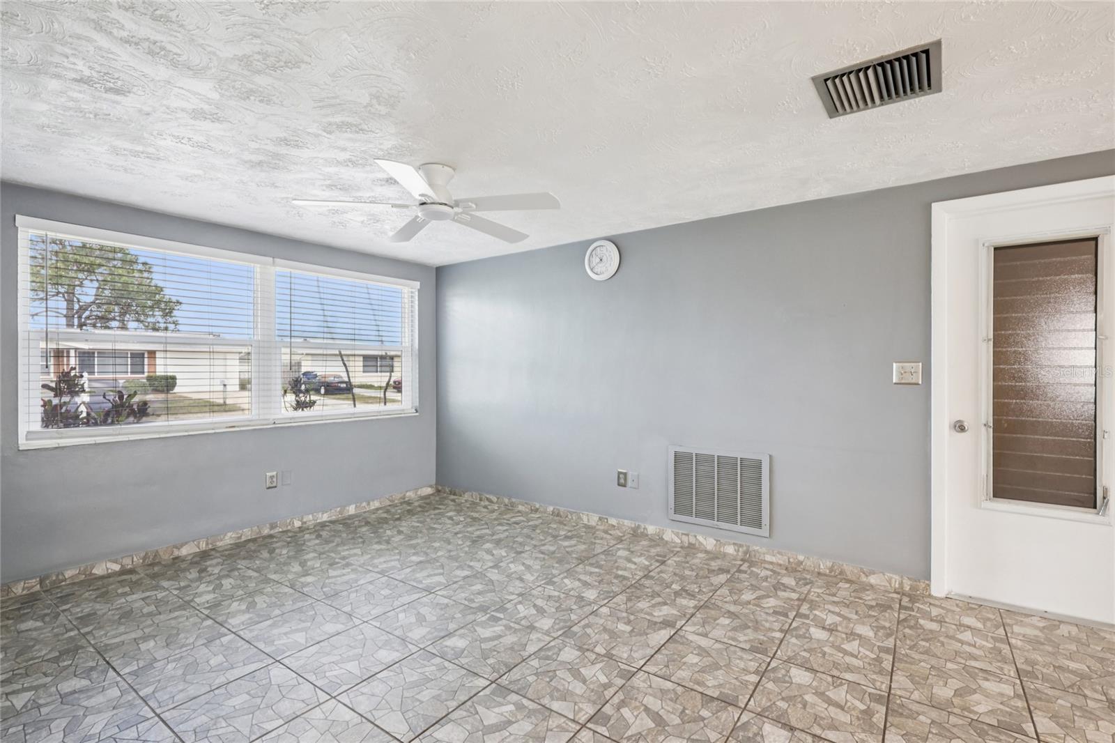 ALOHA GARDENS - Residential