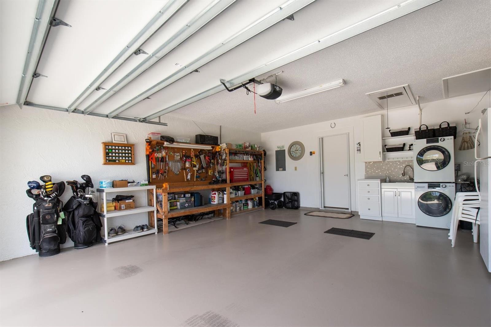 VILLAGE GREEN OF BRADENTON SEC 8 - Residential