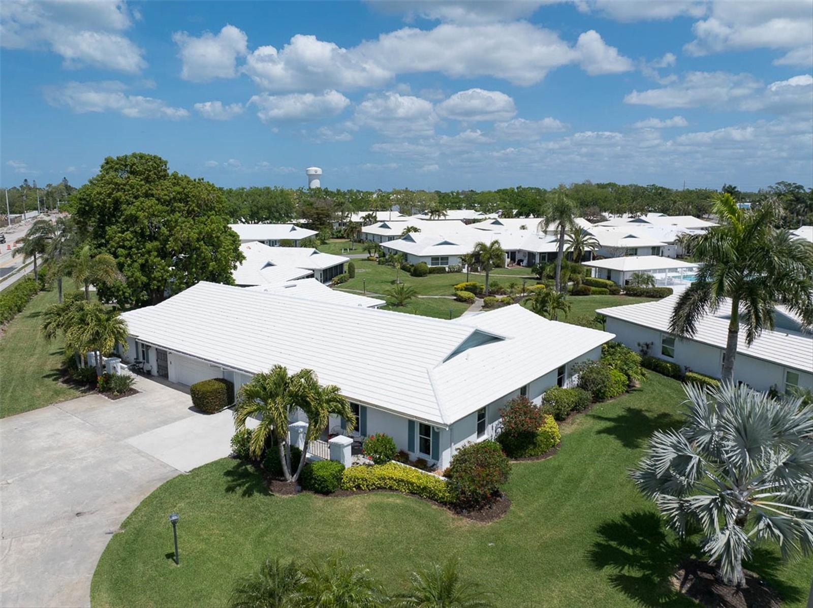 VILLAGE GREEN OF BRADENTON SEC 8 - Residential