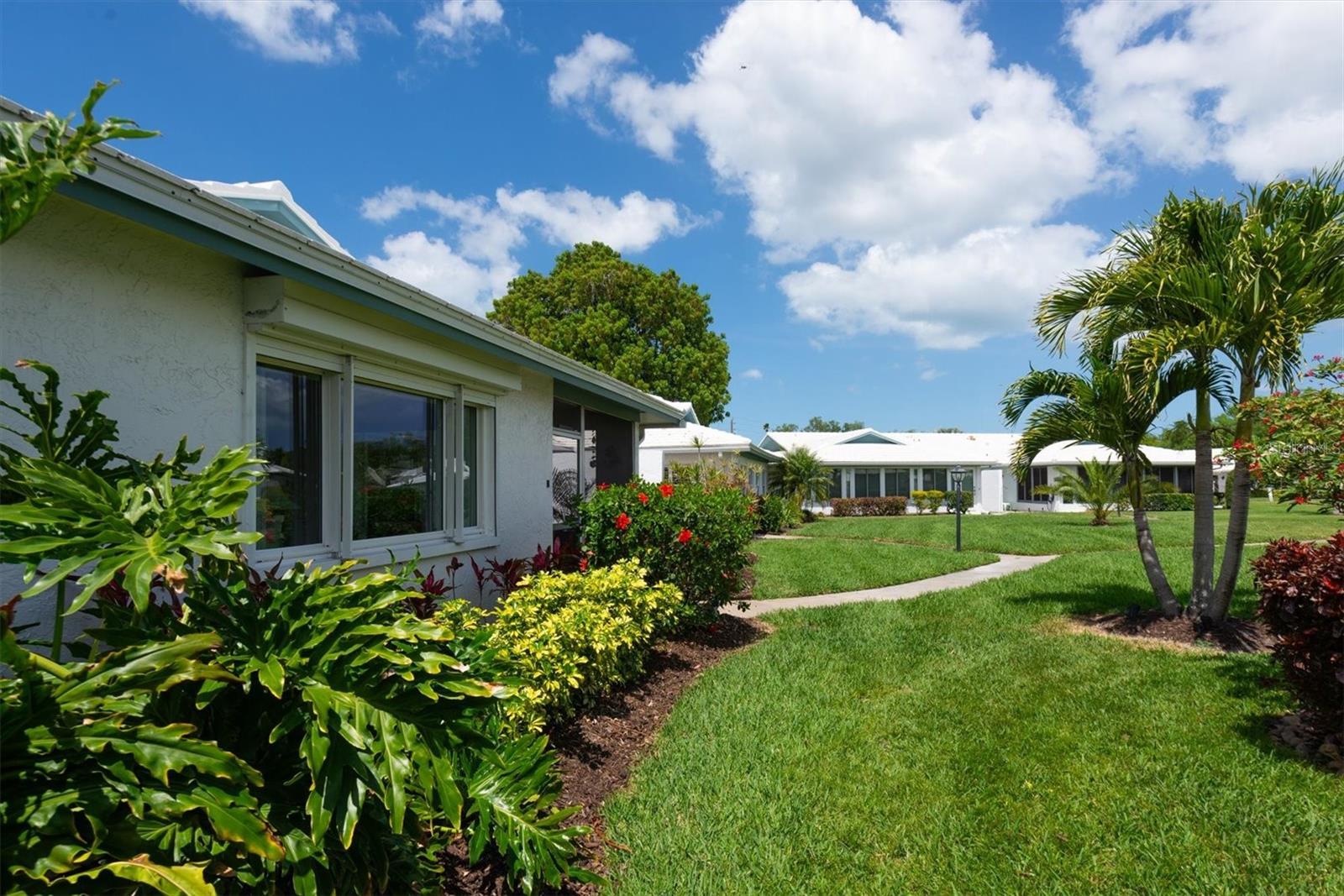 VILLAGE GREEN OF BRADENTON SEC 8 - Residential