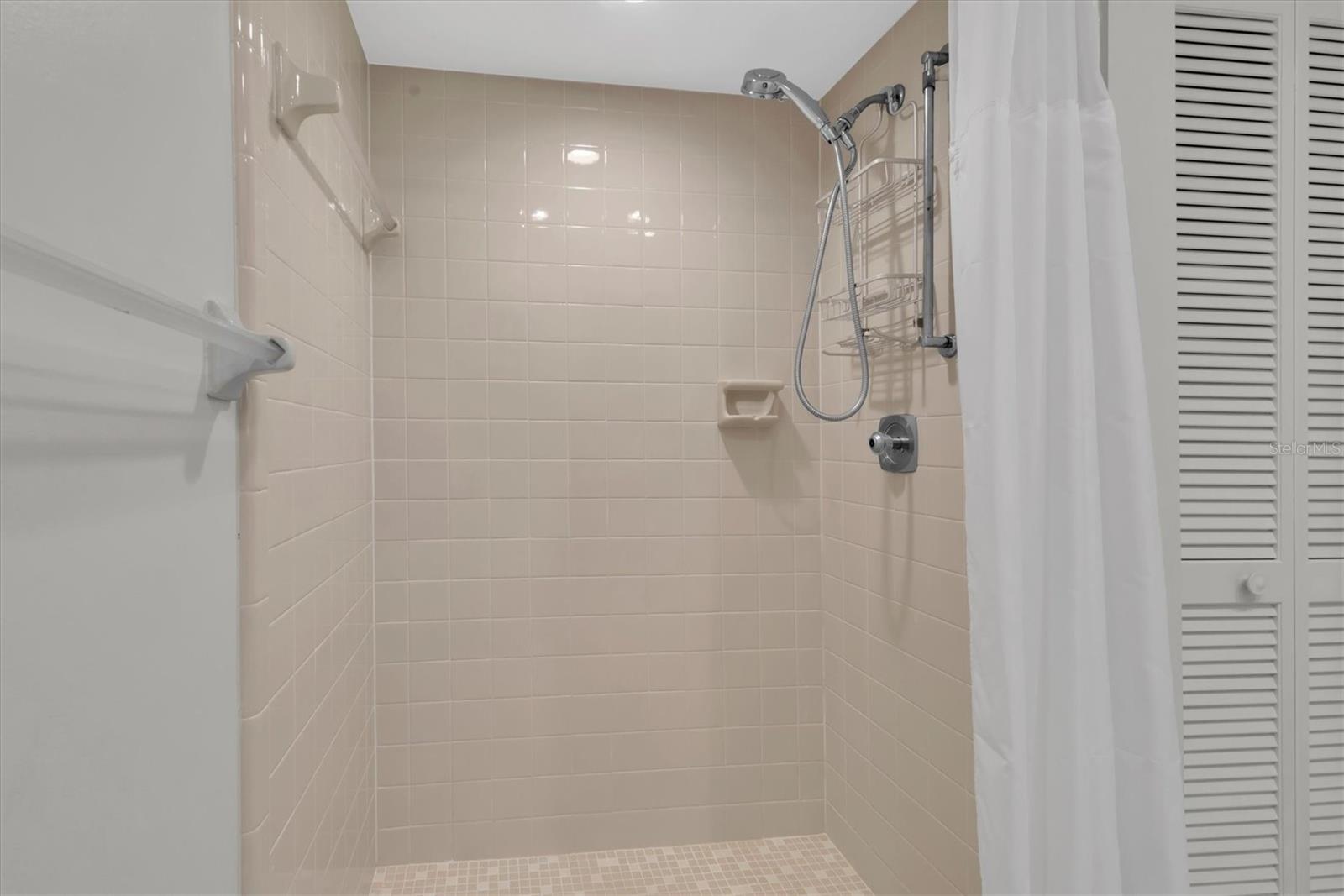 VILLAGE GREEN OF BRADENTON SEC 8 - Residential