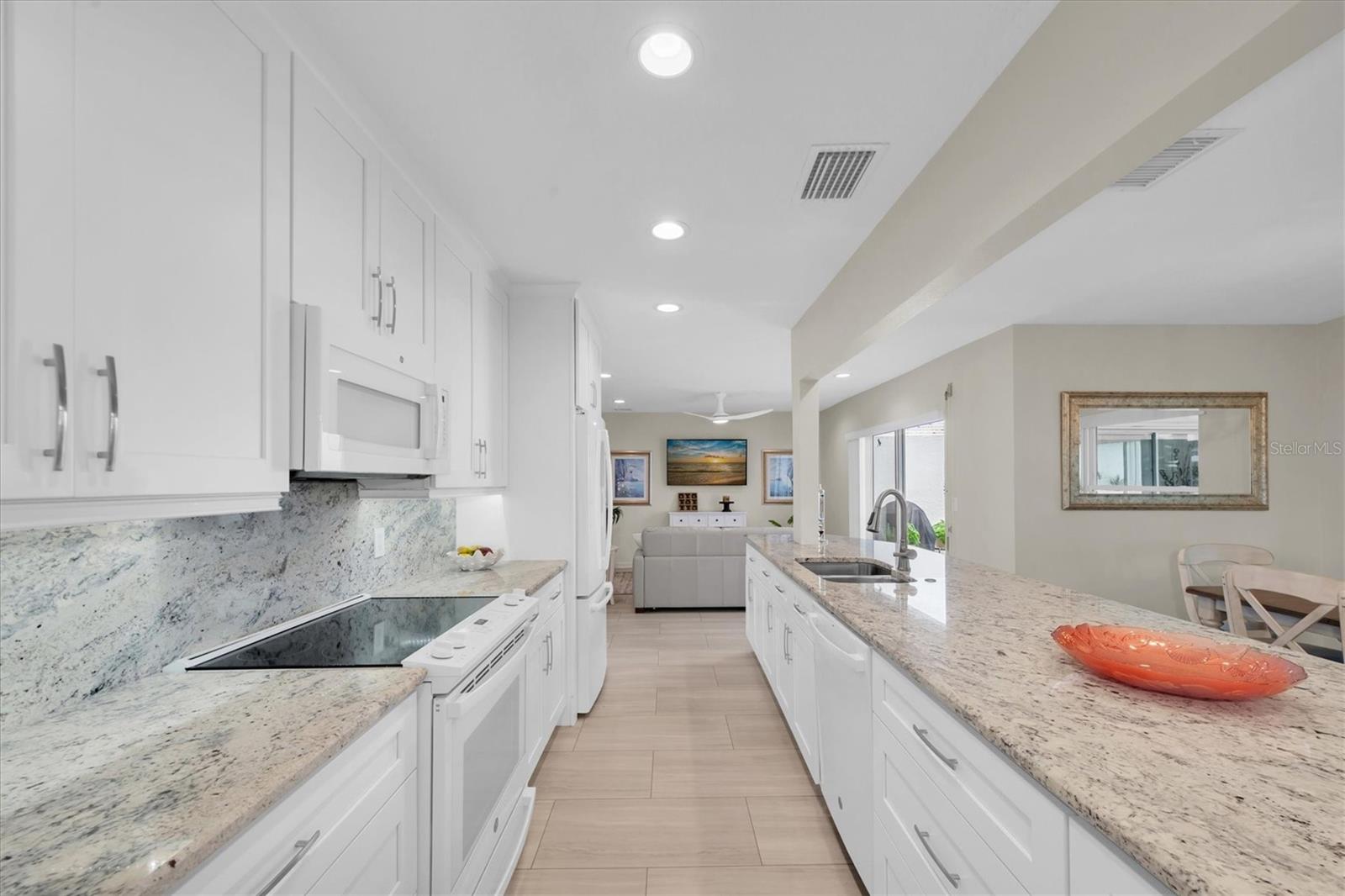 VILLAGE GREEN OF BRADENTON SEC 8 - Residential