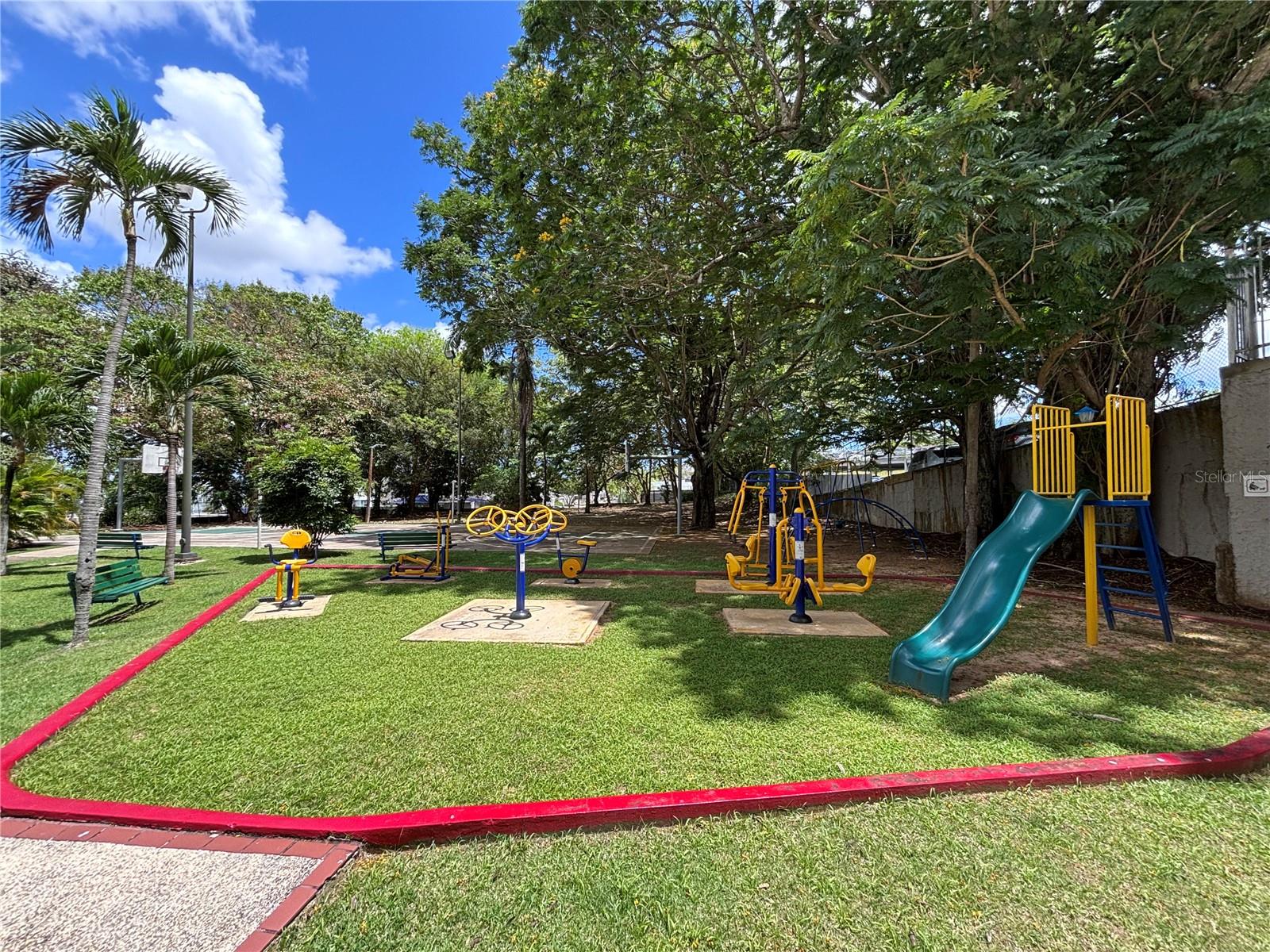 CONDOMINIO LA ARBOLEDA - Residential