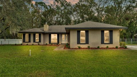 A home in LAKELAND