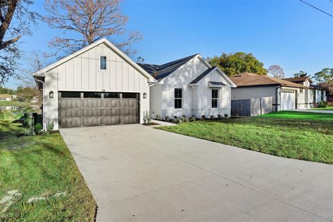 A home in DEBARY