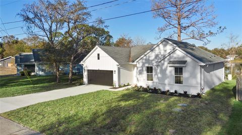 A home in DEBARY