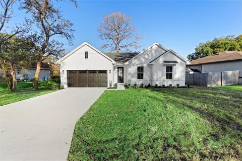 A home in DEBARY