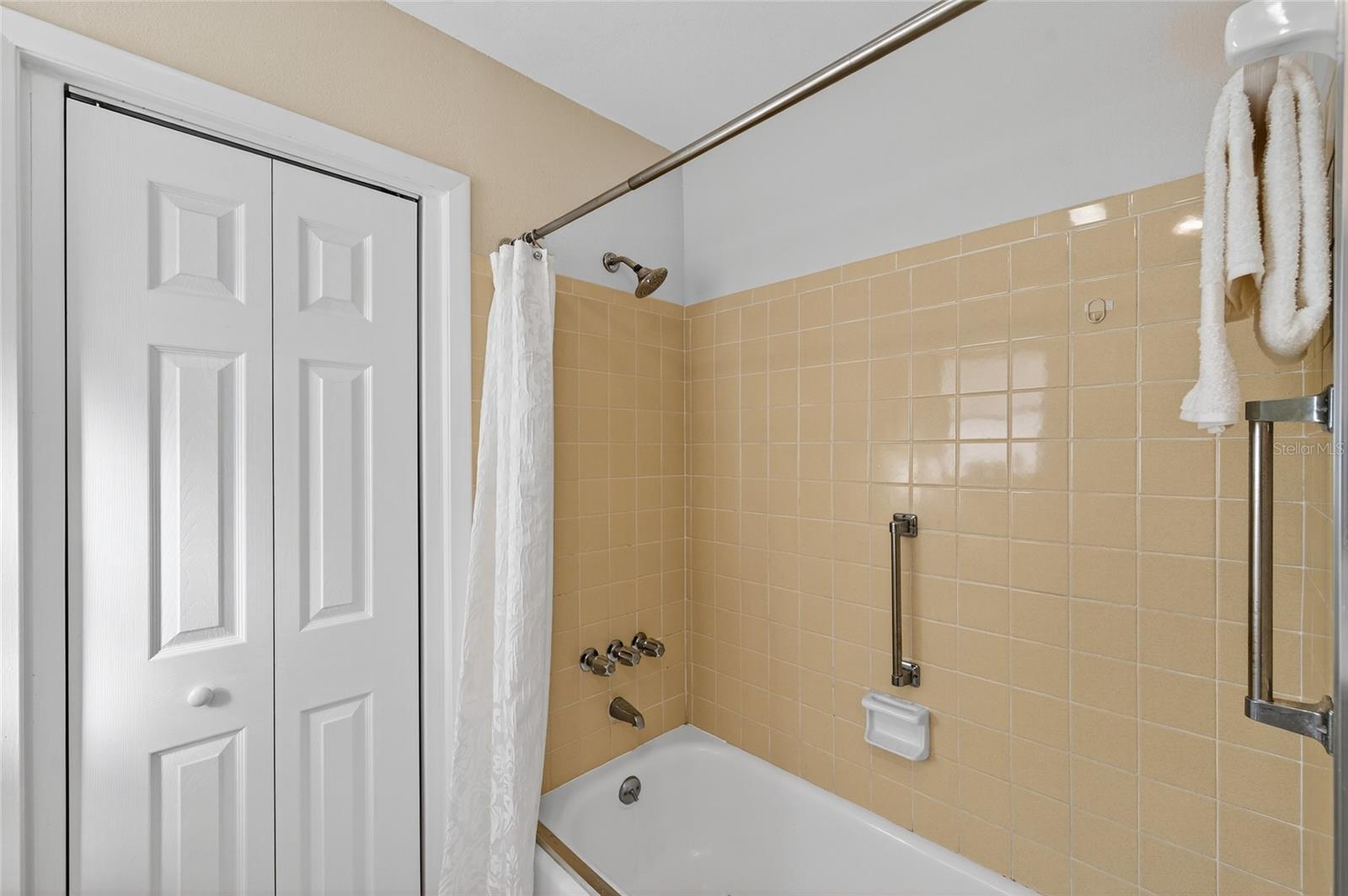 SALLS LAKE PARK - Residential