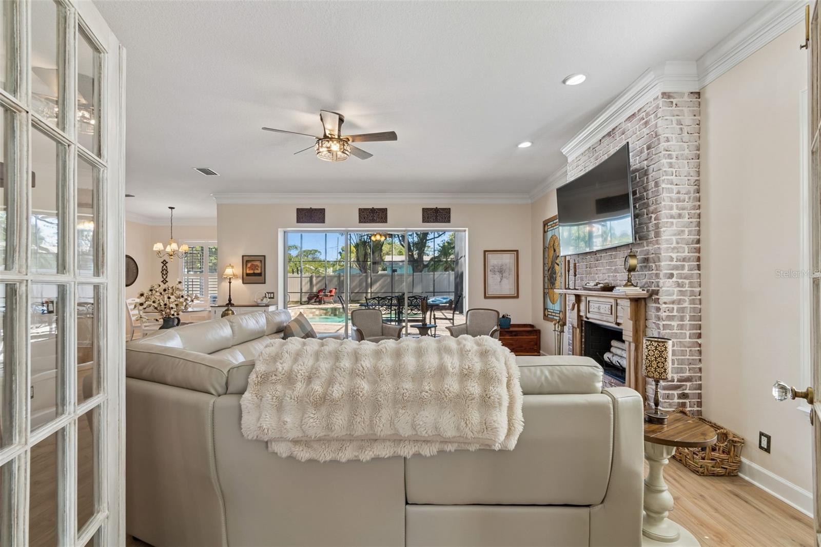 CRYSTAL SPRING - Residential