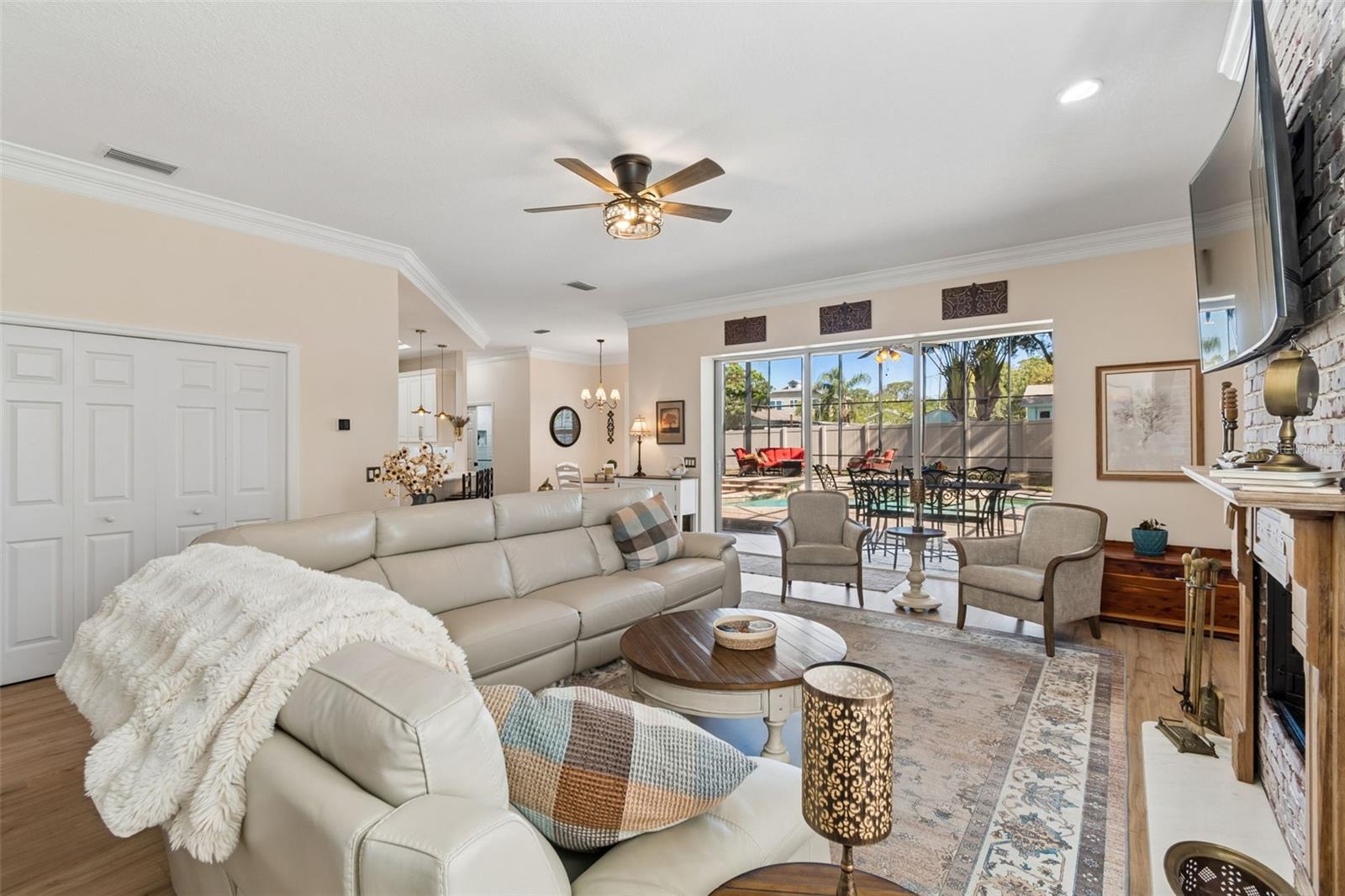 CRYSTAL SPRING - Residential