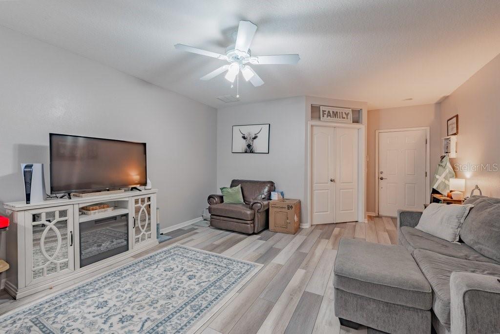 FISHHAWK RANCH TWNHMS PH - Residential