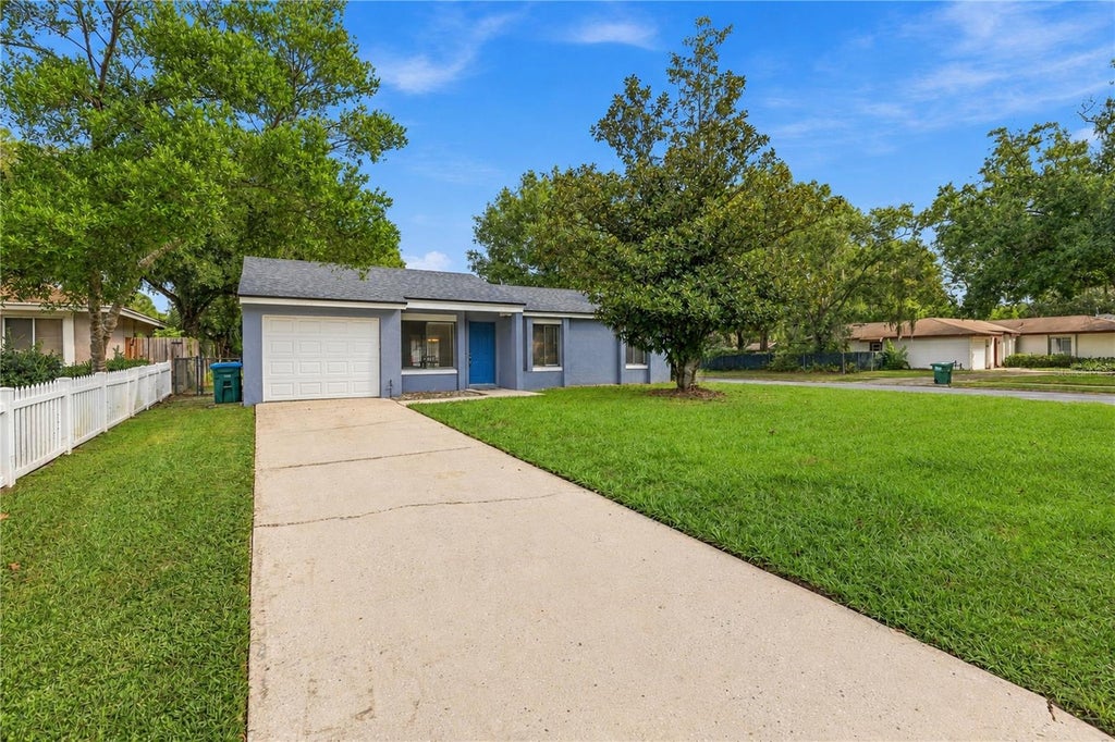 Photo of 425 S Hawthorn Circle, Winter Springs, FL 32708 (MLS # O6450683)