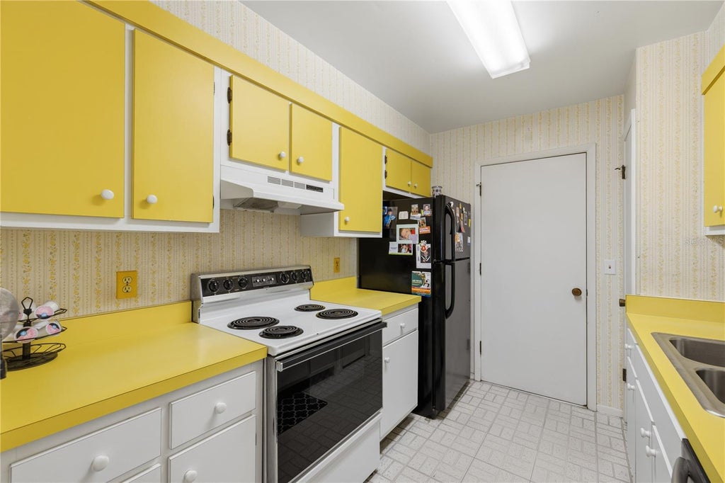Photo of 425 S Hawthorn Circle, Winter Springs, FL 32708 (MLS # O6450683)