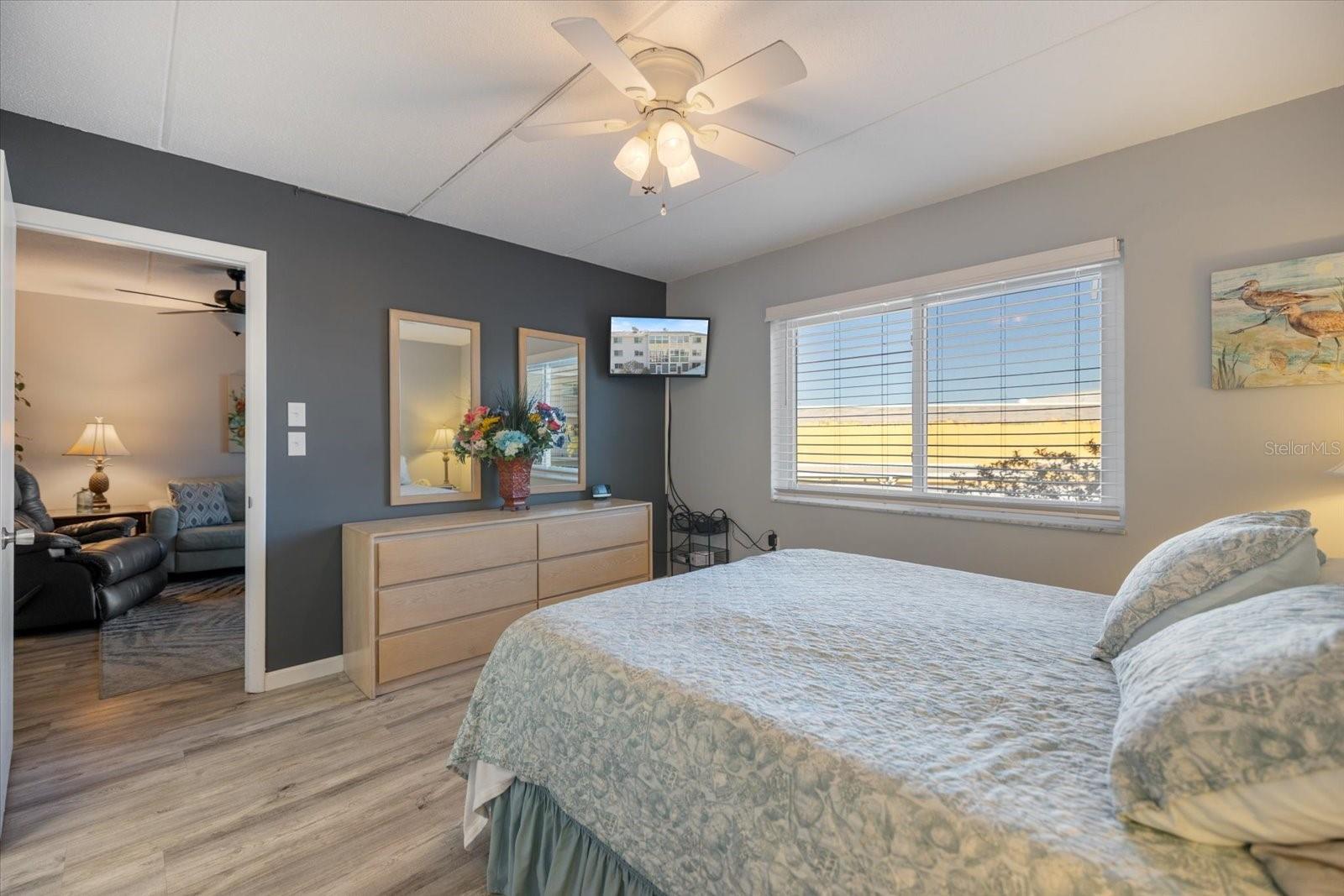 HOLIDAY APTS - Residential