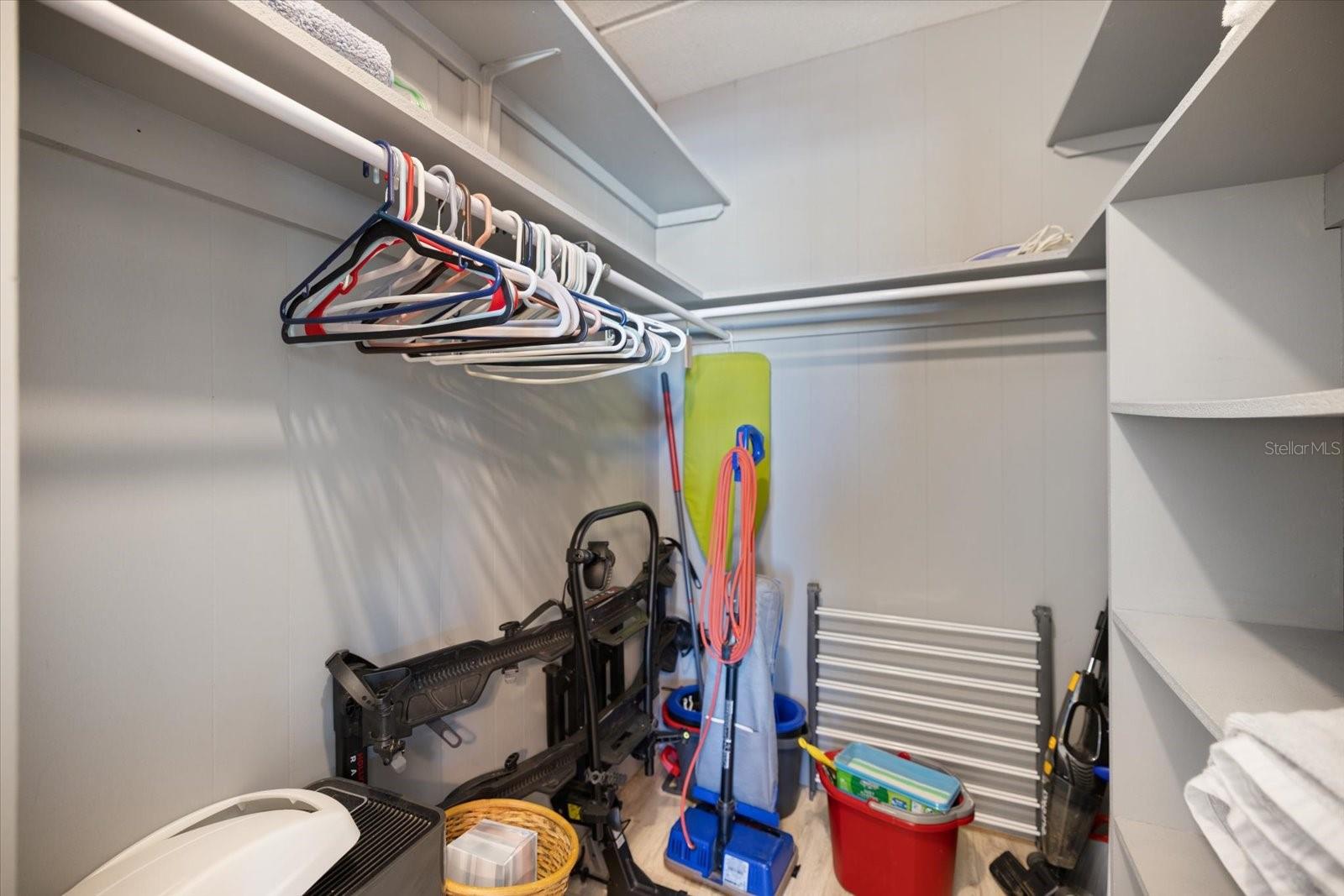 HOLIDAY APTS - Residential