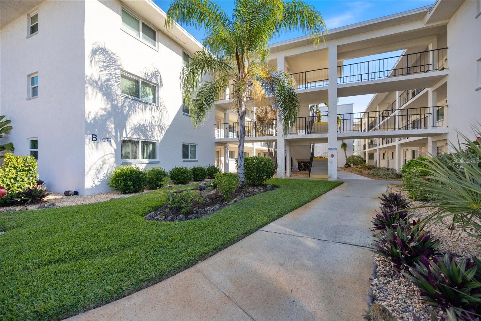 HOLIDAY APTS - Residential