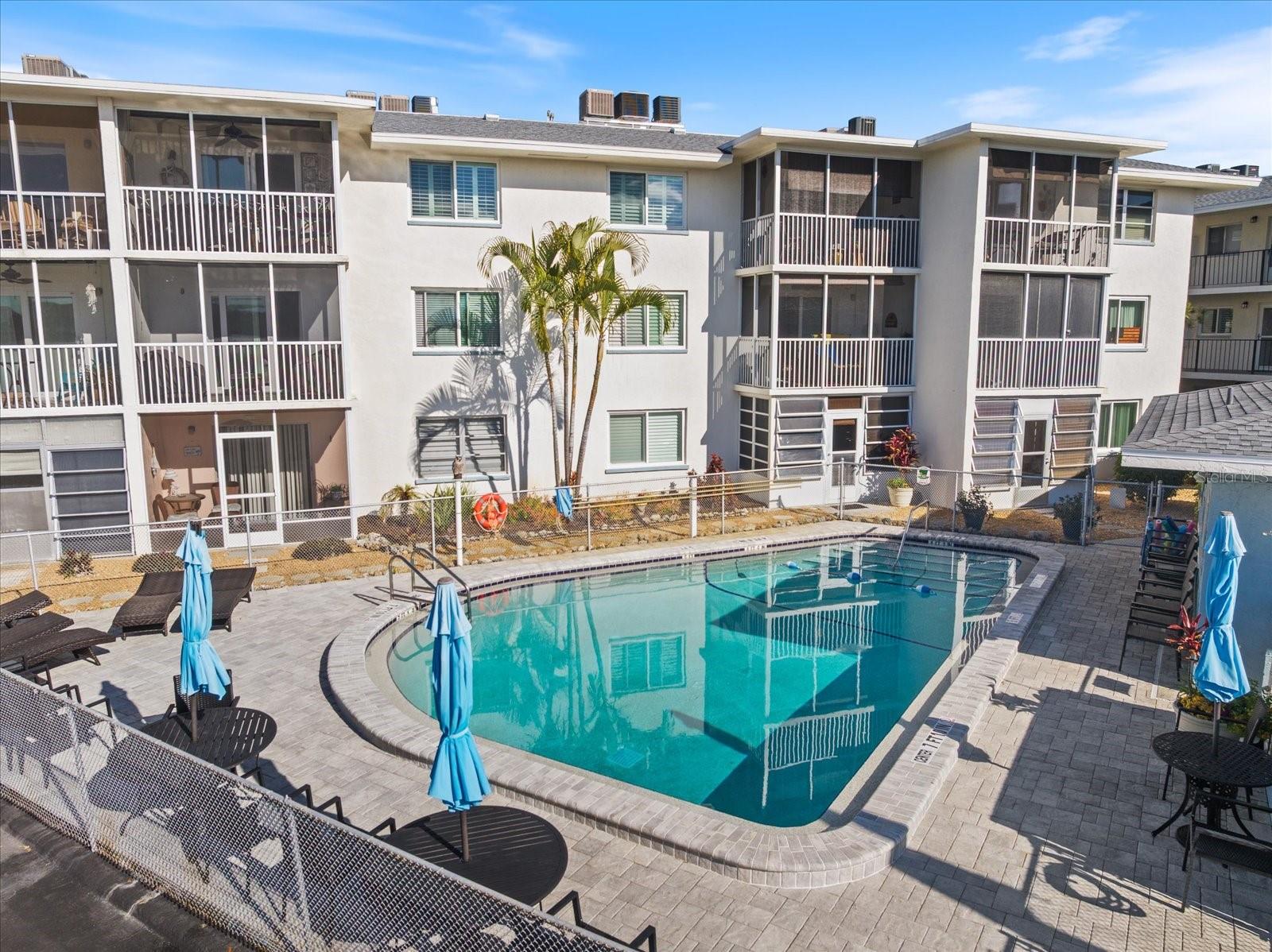 HOLIDAY APTS - Residential