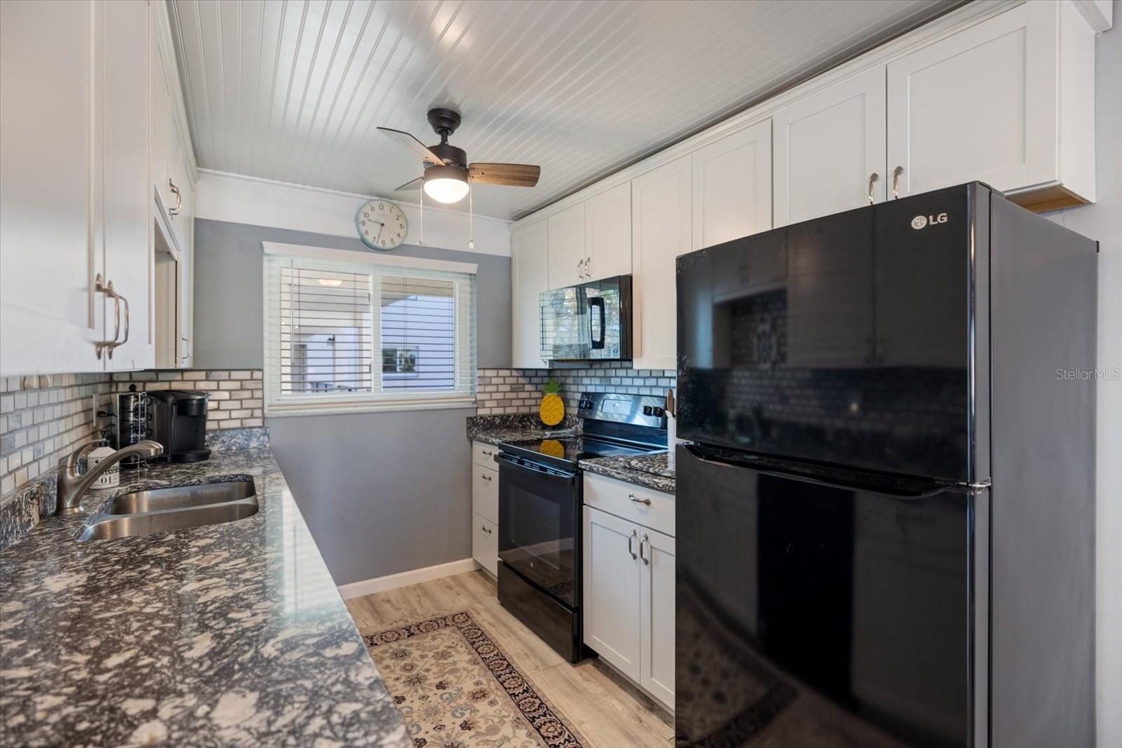 HOLIDAY APTS - Residential