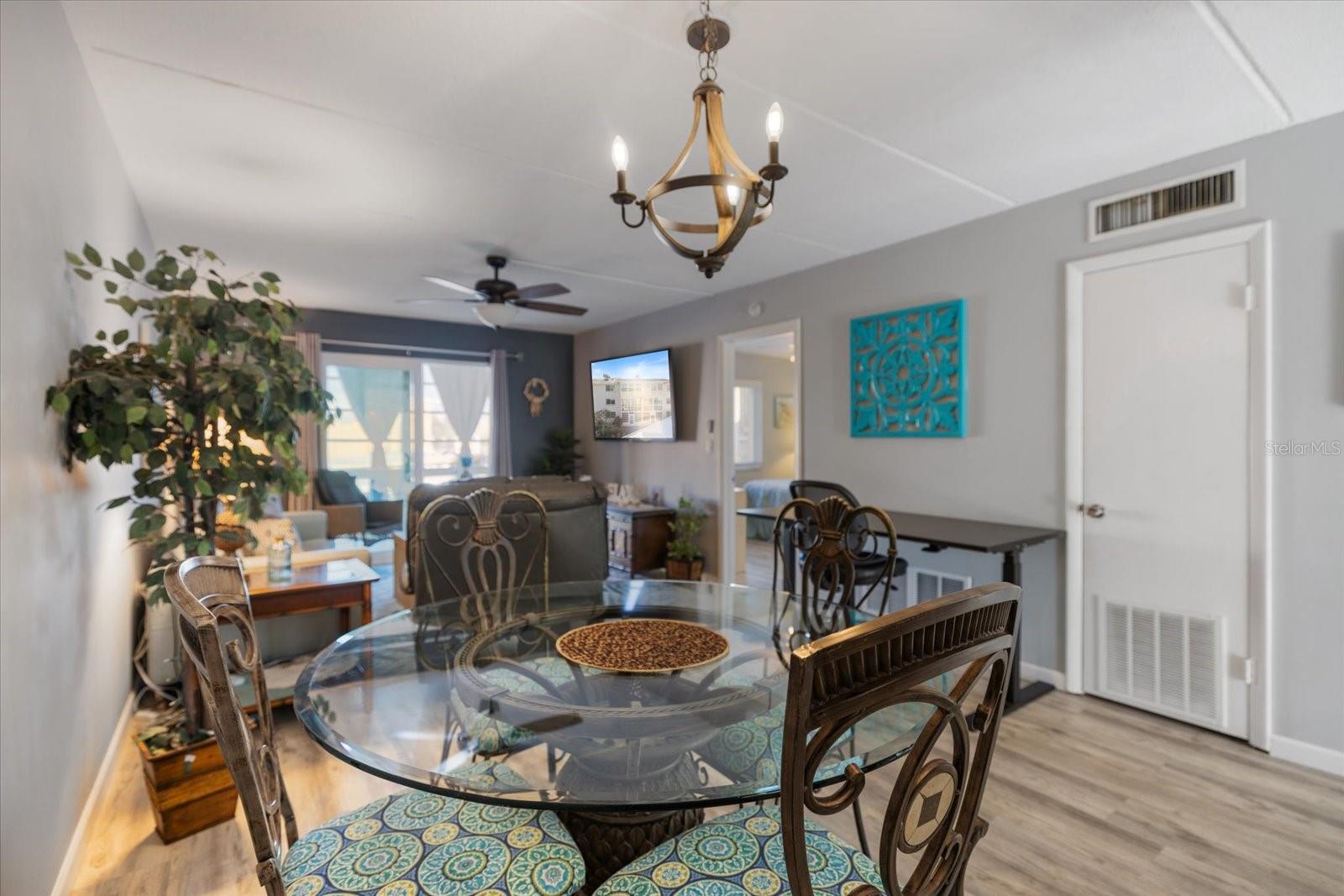 HOLIDAY APTS - Residential