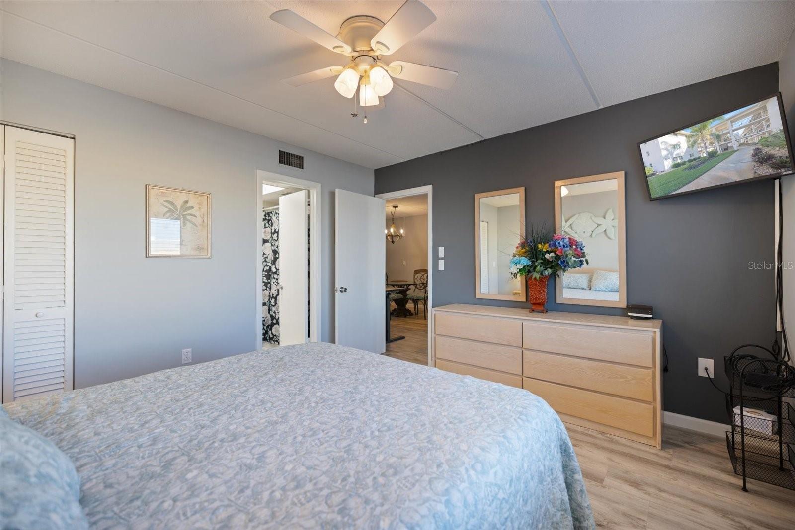 HOLIDAY APTS - Residential