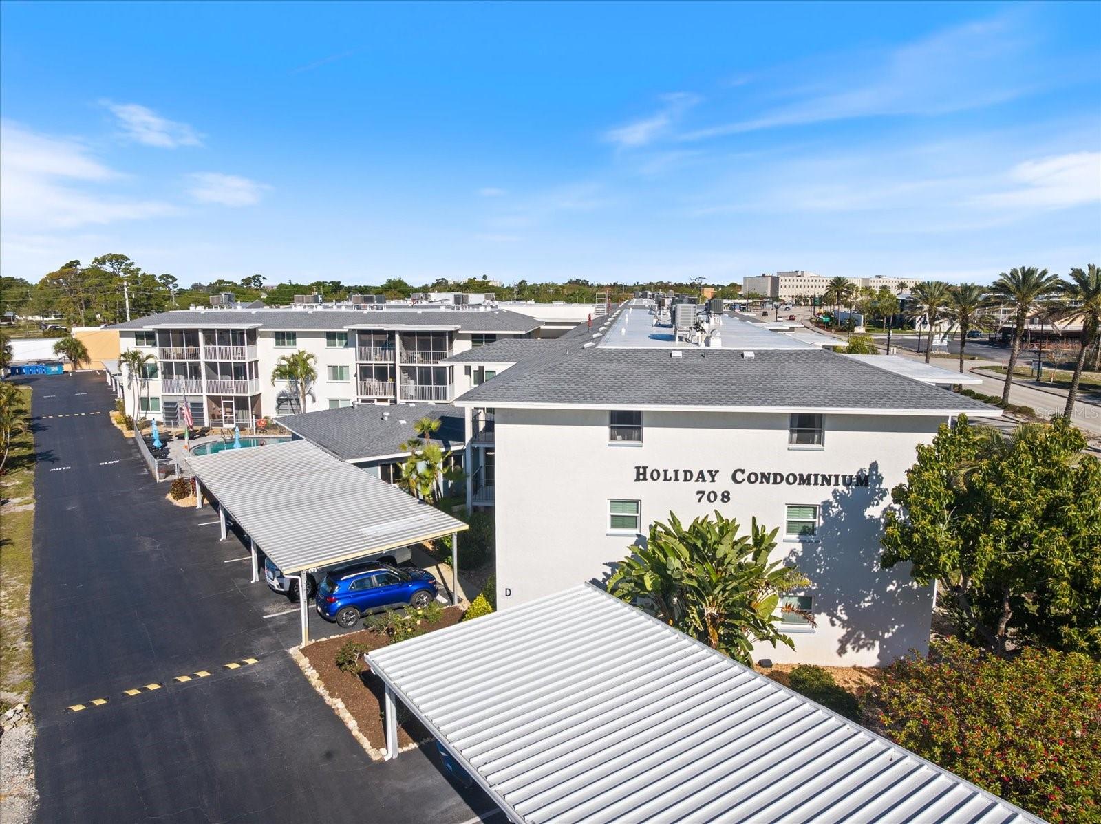 HOLIDAY APTS - Residential